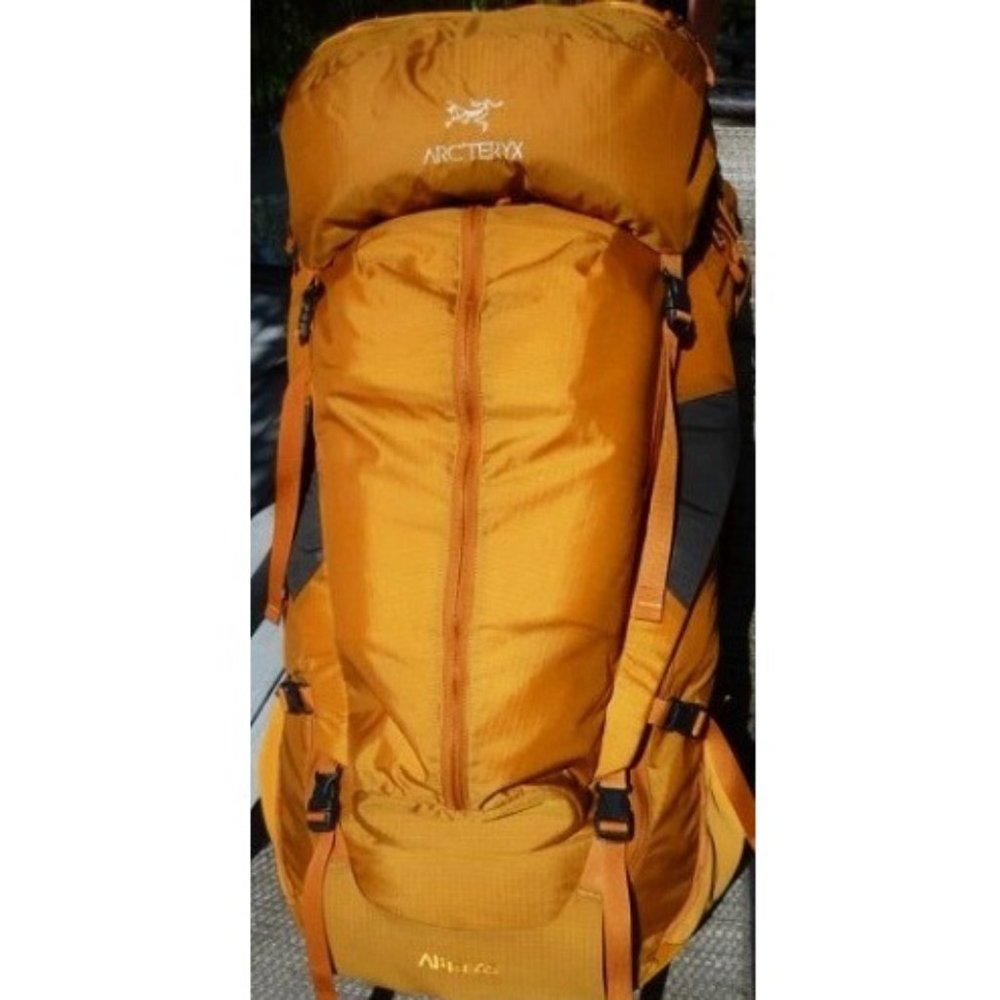 Arc’teryx Altra 65 backpack with rain cover, new condition